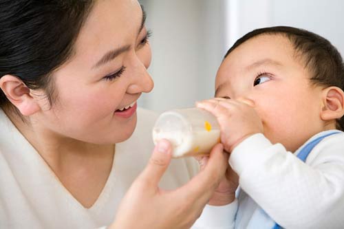 Sữa mẹ để trong tủ lạnh thời gian bao lâu?
